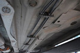 底盘悬架各具亮点，三款2.0T中级车对比——车底防护板篇